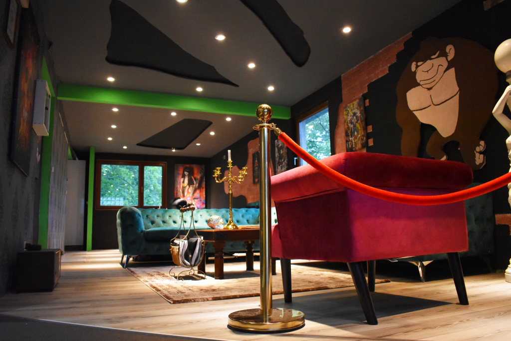 Loungebereich von der Treppe aus