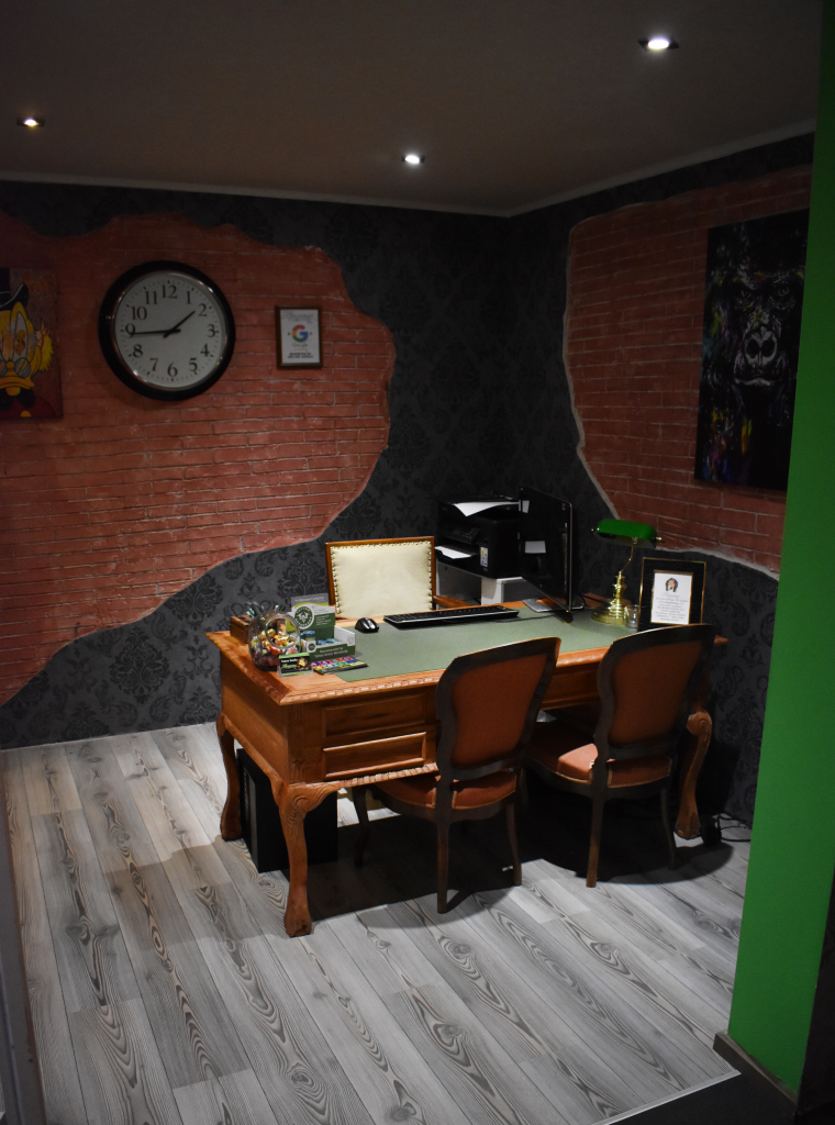 Anmeldung mit Schreibtisch von vorne