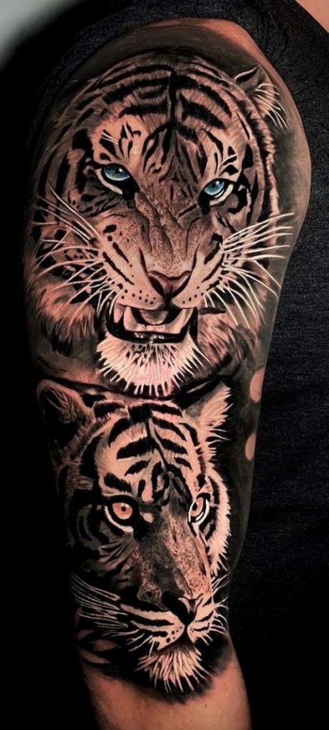 Tattoo von einem zwei Tiger auf dem Oberarm