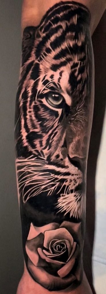 Tattoo von einem Tigerkopf auf dem Unteram